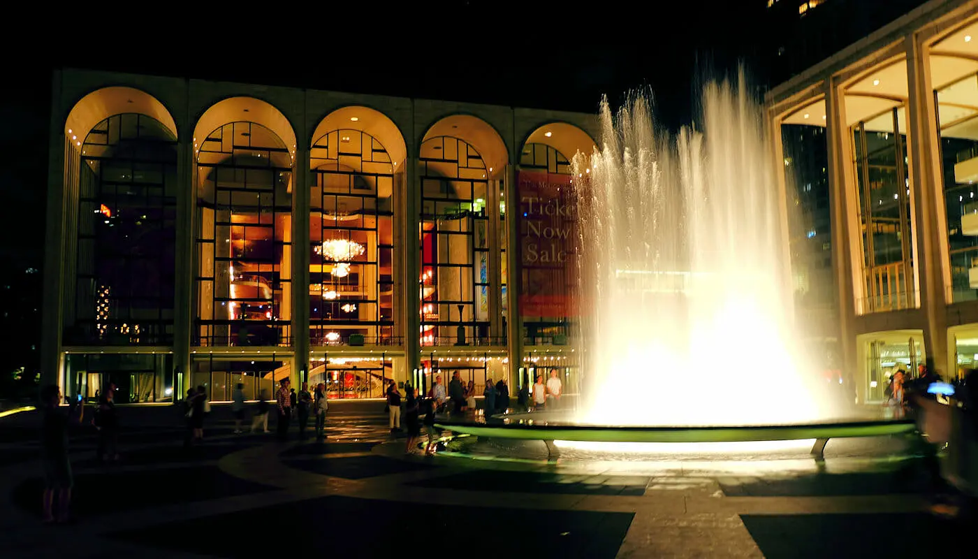Lincoln Center in New York Lincoln Center at night