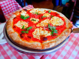 ビッシュ　PIZZA THE BEST Best pizza by the slice Chicago - WBEZ Chicago