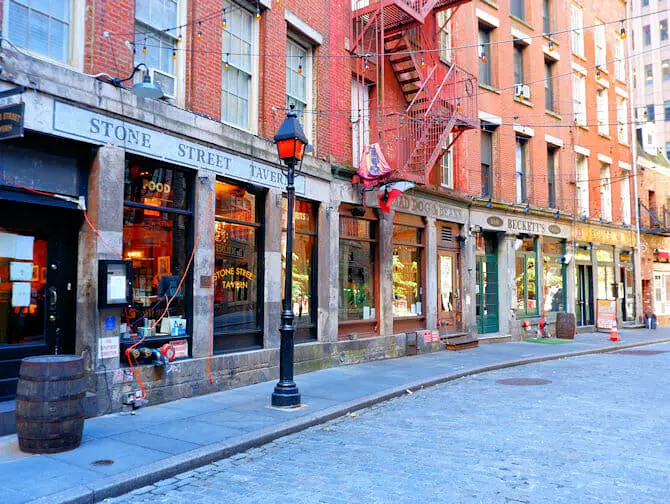 Things to see in Lower Manhattan and the Financial District - Stone Street