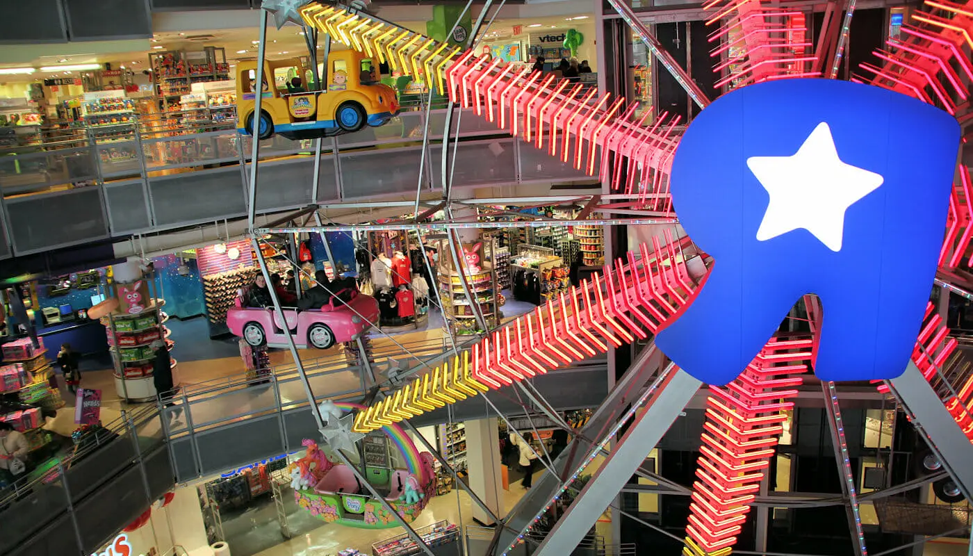ferris wheel at toys R us in new york