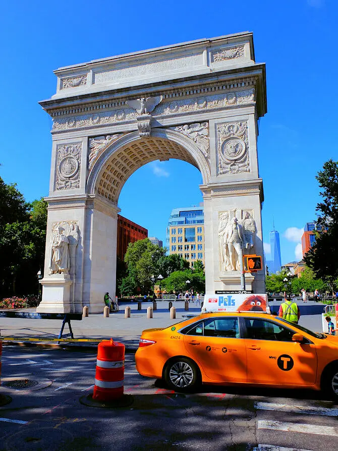 Manhattan Bike Tour - Washington Square Park