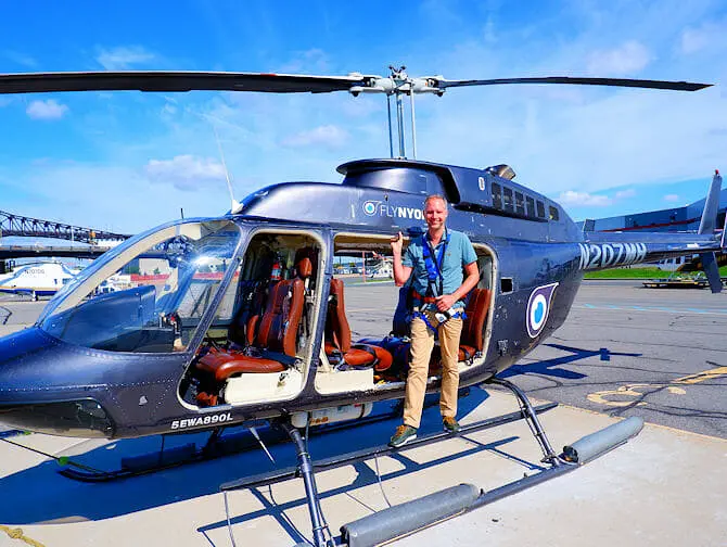 No Door Helicopter Tour in New York - Selfie