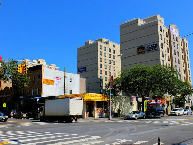 Things to see in Long Island City - Buildings