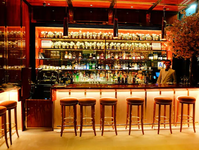 Things to see in South Street Seaport - Cocktail Bar