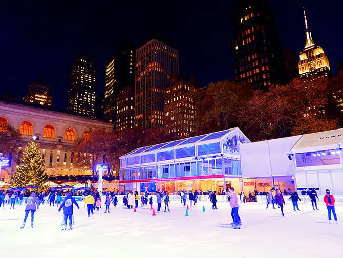 Bryant Park in New York - Ice skating