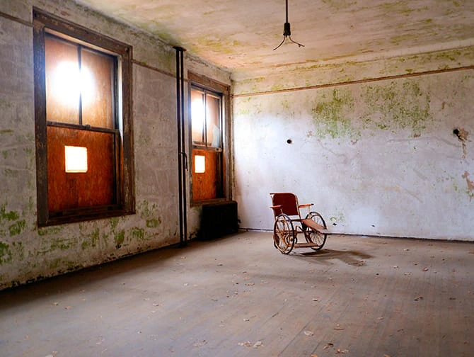 Ellis Island Hard Hat Tour in New York - Visit the Ellis Island Hospital