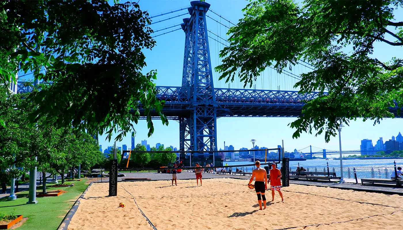 Williamsburg Bridge in New York - Walk from Manhattan to Williamsburg