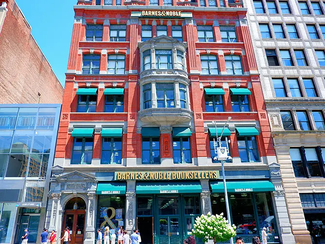 Bookshops in New York - Barnes and Noble