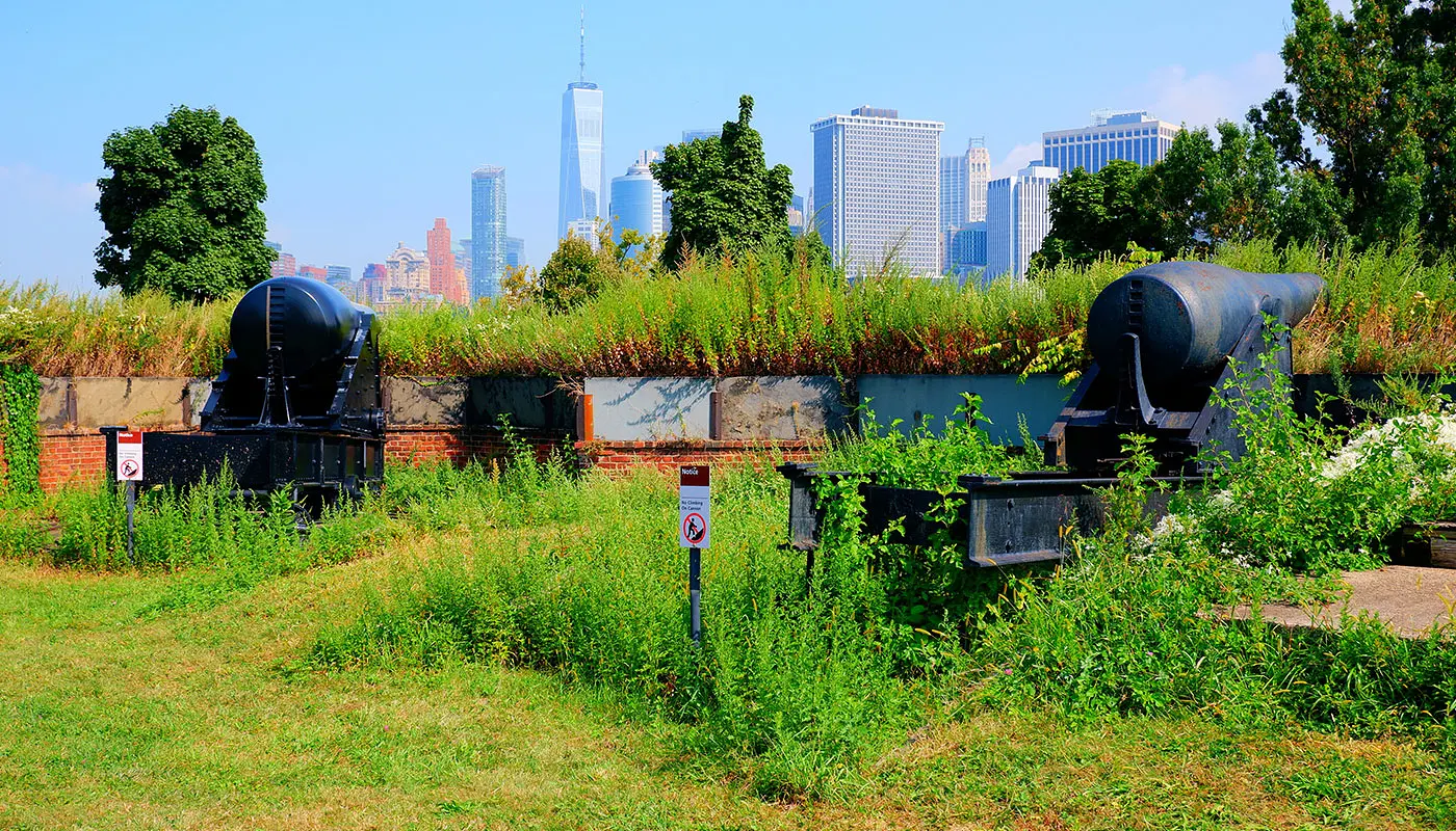 Walking Route Governors Island in New York - Learn more about the history